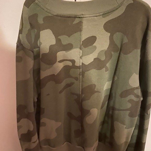 Sweater - Picture 1 of 2